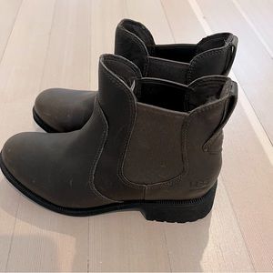 UGG New Pull On Olive Green Leather Boots Size 7